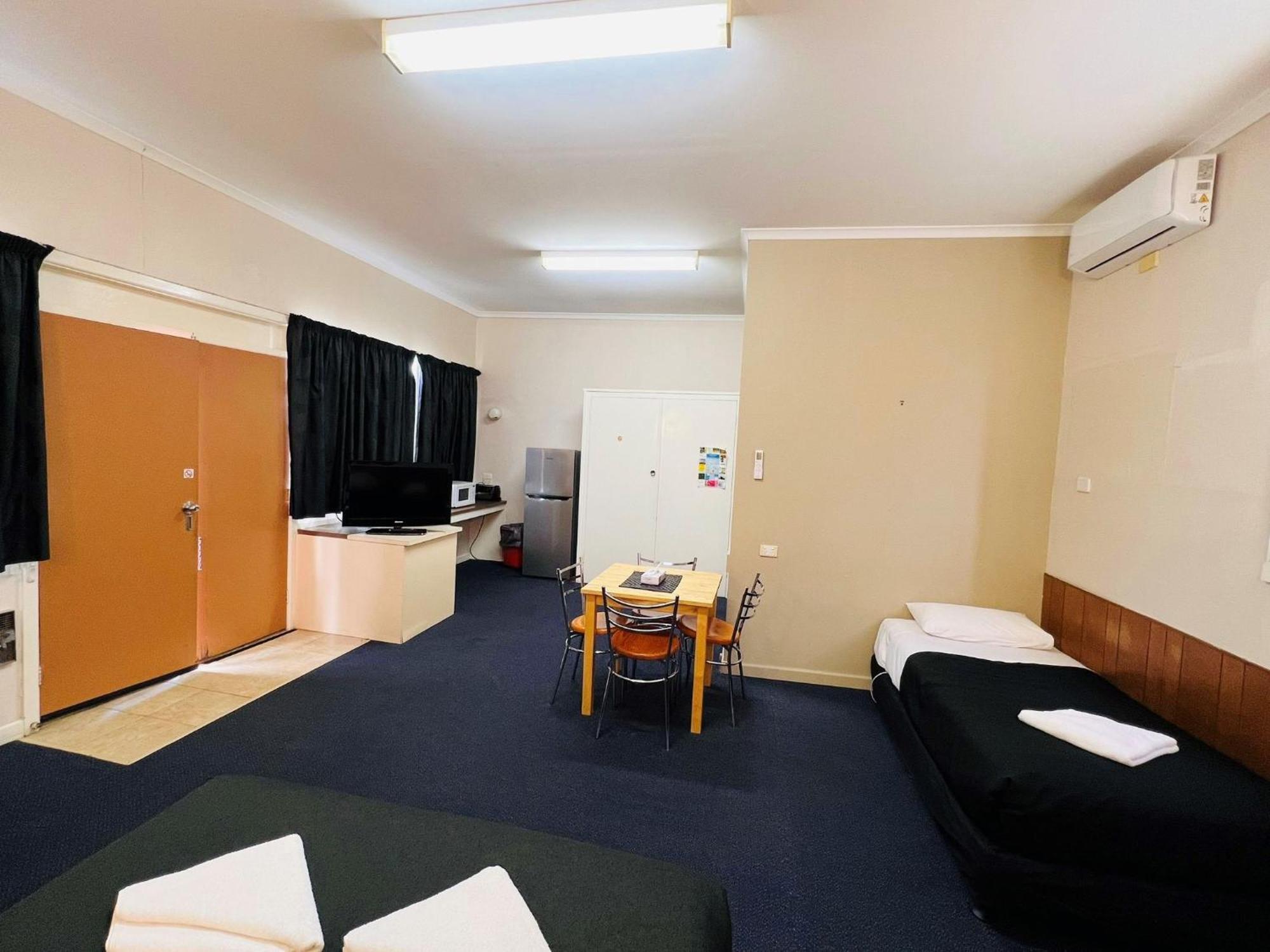 Horsham Motel Exterior photo